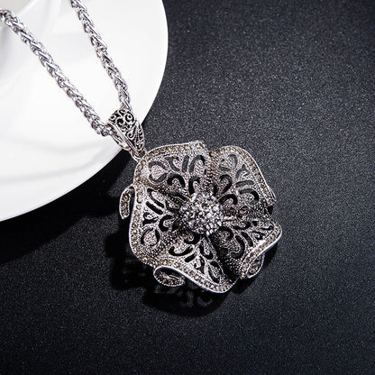 Alloy diamond flower necklace