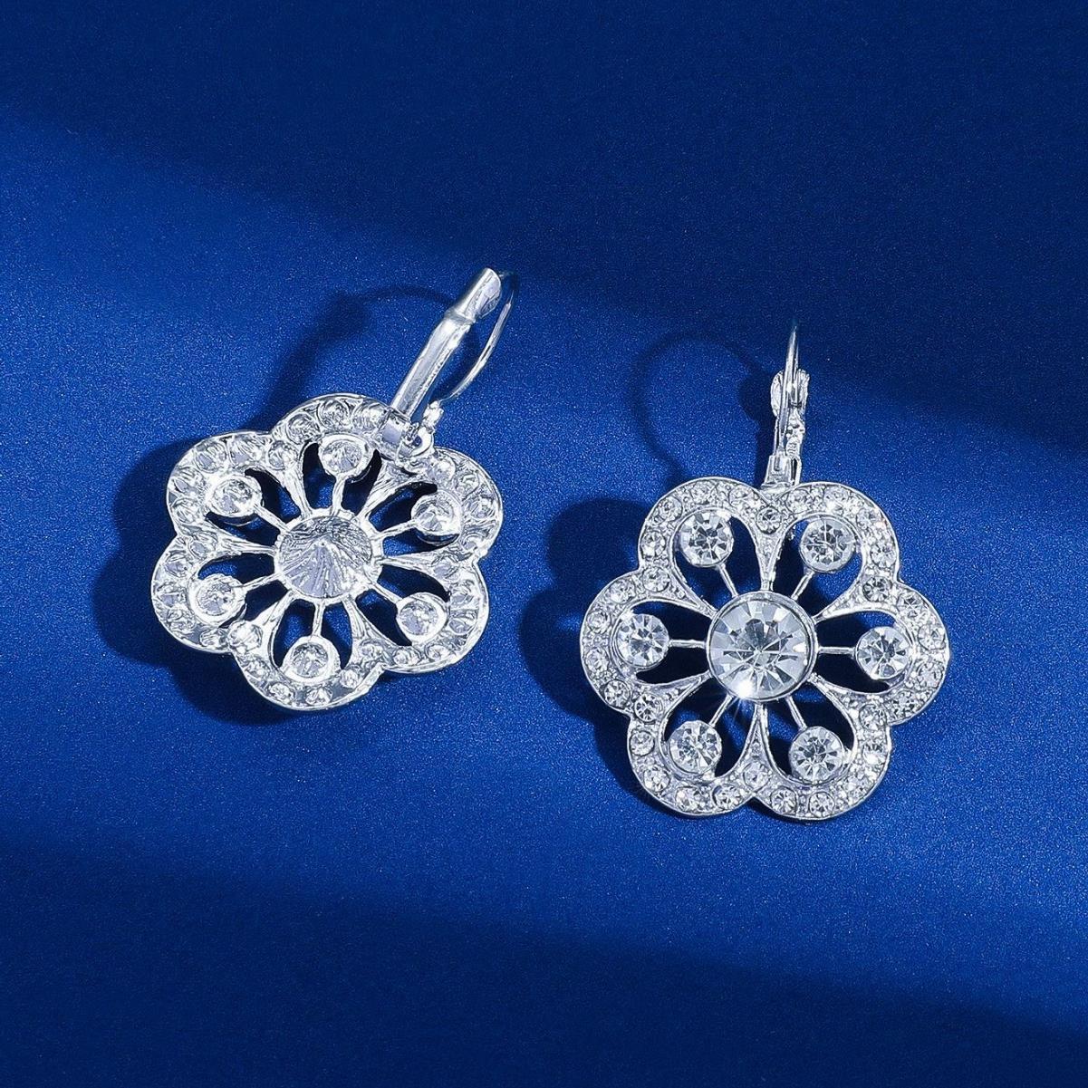 Women's Fashion Simple Round Flower Earrings